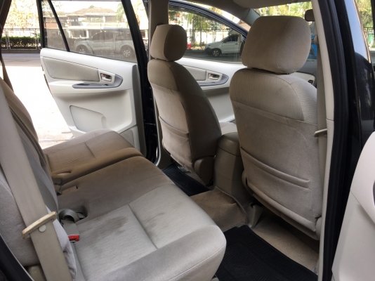 toyota innova 2.0g สีดำ ปี2010 แท้ ไม่เคยติดแก๊ส
