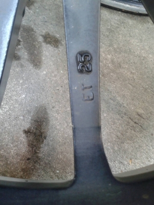 ขอบ17นิ้ว6รู พร้อมยาง ชุดนี้ ราคา 7600 บาท