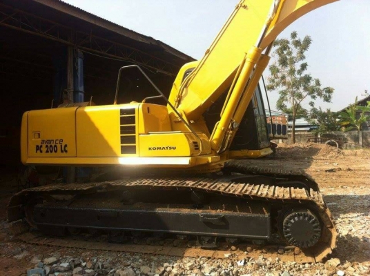 ขายถูกรถแบ็คโฮ Komatsu PC200Lc -6 มือสองไทย รุ่นช่วงล่างใหญ่พิเศษ เหมาะสำหรับลงพื้นที่หน้างานเป็นขี้เลน ขี้ตม