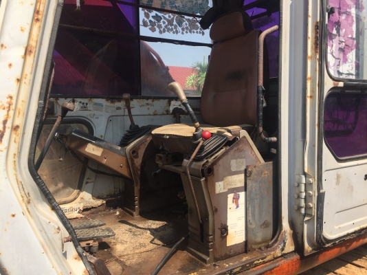 แบคโฮ Hitachi EX 200 แบคโฮ Hitachi EX 200