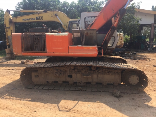 แบคโฮ Hitachi EX 200 แบคโฮ Hitachi EX 200