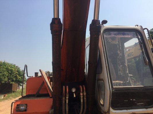 แบคโฮ Hitachi EX 200 แบคโฮ Hitachi EX 200