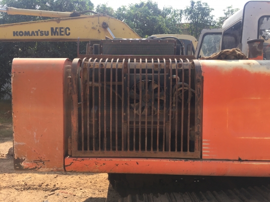 แบคโฮ Hitachi EX 200 แบคโฮ Hitachi EX 200