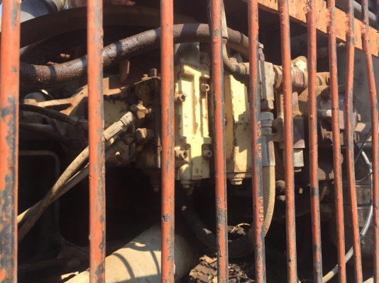 แบคโฮ Hitachi EX 200 แบคโฮ Hitachi EX 200