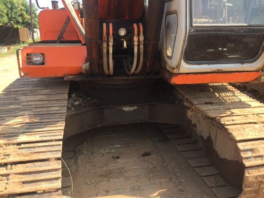 แบคโฮ Hitachi EX 200 แบคโฮ Hitachi EX 200