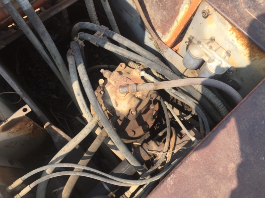 แบคโฮ Hitachi EX 200 แบคโฮ Hitachi EX 200