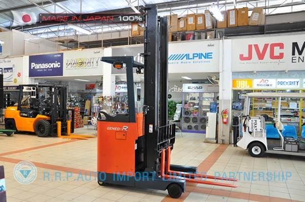 ขายรถโฟล์คลิฟท์ไฟฟ้ามือสอง TOYOTA 7FBRS10-10700 นำเข้าจากประเทศญี่ปุ่น 100\% ไม่เคยใช้งานในไทย