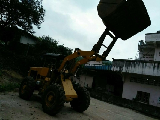 ขายรถตัก komatsu jh60 ต่อแขนแล้ว สภาพใช้งานปกติ เครื่องดี เอวอ่อน