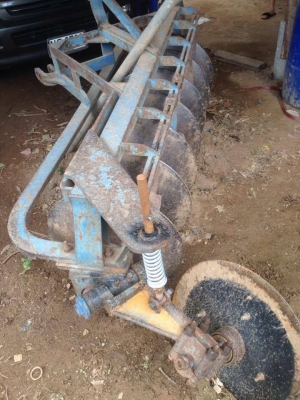 ขายรถไถแมสซี่ 275 พร้อมอุปกรณ์ ผานหน้า+หลัง มีเล่มทะเบียน รถพร้อมใช้งาน