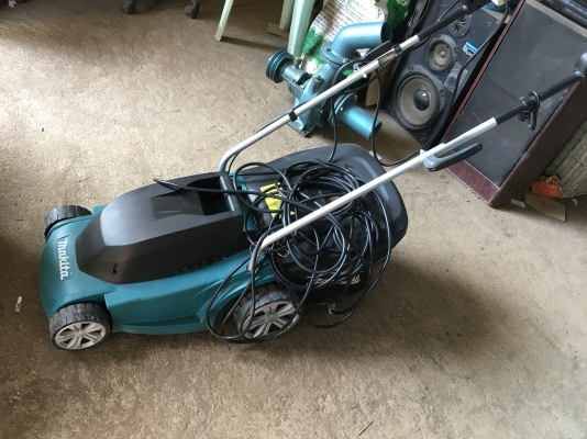 ขายเครื่องตัดหญ้าไฟฟ้า Makita