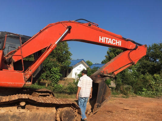 ขายด่วน อะใหล่ HITACHI EX200-2M LC (ขายอะใหล่นะครับ)