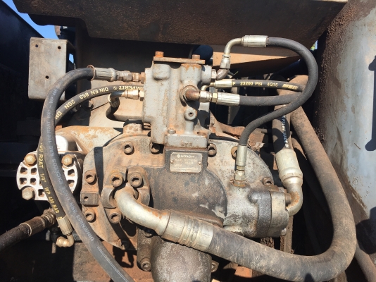 ขายด่วน อะใหล่ HITACHI EX200-2M LC (ขายอะใหล่นะครับ)