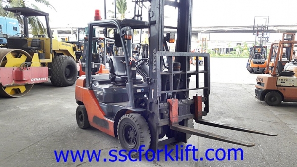 ขายรถยก TOYOTA 8FD25 เสาสูง 4 เมตร งาฮิ้งฟอร์ค ปี2011