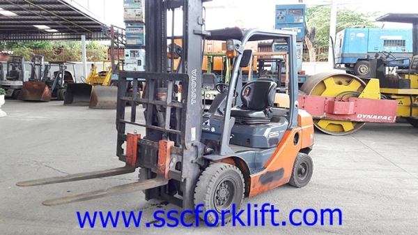 ขายรถยก TOYOTA 8FD25 เสาสูง 4 เมตร งาฮิ้งฟอร์ค ปี2011