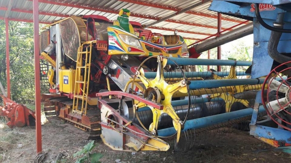 ขายรถเกี่ยวข้าวเกษตรพัฒนา ไอ้หนุ่มไวไฟปี53 เครื่องHINOJO 260เทอร์โบว์ ช่วงล่าง12โรงงาน ปั๊ม23 คอแสตนเลส เกี่ยวแต่นาปี