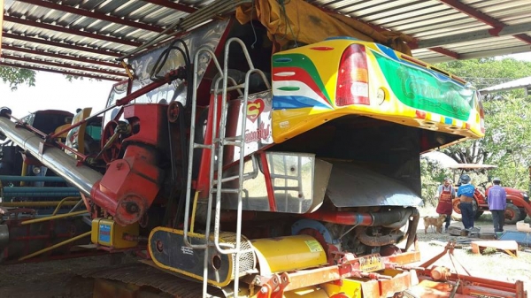 ขายรถเกี่ยวข้าวเกษตรพัฒนา ไอ้หนุ่มไวไฟปี53 เครื่องHINOJO 260เทอร์โบว์ ช่วงล่าง12โรงงาน ปั๊ม23 คอแสตนเลส เกี่ยวแต่นาปี