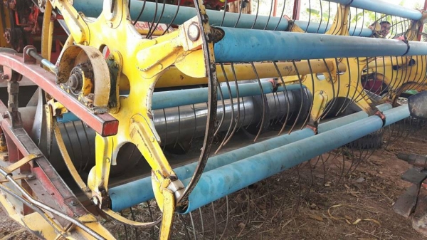 ขายรถเกี่ยวข้าวเกษตรพัฒนา ไอ้หนุ่มไวไฟปี53 เครื่องHINOJO 260เทอร์โบว์ ช่วงล่าง12โรงงาน ปั๊ม23 คอแสตนเลส เกี่ยวแต่นาปี