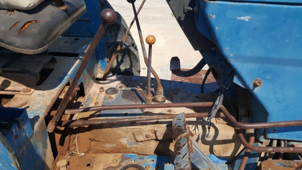 ขาย รถไถ FORD 6640 4WD 2 เพลา ประกอบ เอกสารเล่มทะเบียนครบ อุปกรณ์มีแค่ผาน 5 ราคาต่อรองได้ครับ