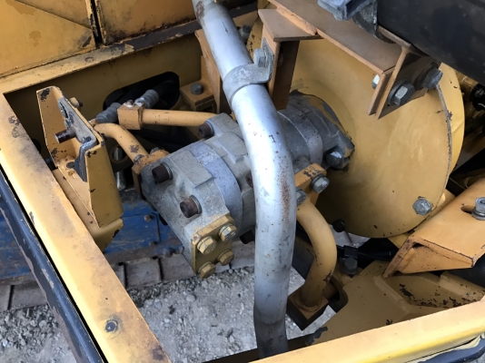 ขายรถแม็คโคร KOMATSU PC10-2 นำเข้าจากญี่ปุ่นแท้ๆ 100\% ไม่เคยผ่านการใช้งานในไทย สภาพนางฟ้า สนใจติดต่