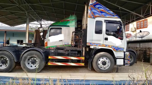 ขายรถหัวลาก 10 ล้อ 2 เพลา รถสวย พร้อมใช้งาน ยาง70-80\% ISUZU DECA 320 ปี.ธ.ค.50 แม็คโหด ราคา.1250000 ต่อรอง สนใจนัดดูรถล่วงหน้า ที่โทร ID 081-3531946 ต่อ.บาท
