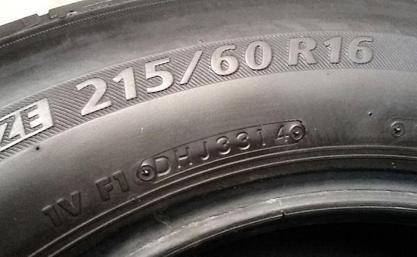 ยาง BS Ecopia 215-60-16 สภาพสวย