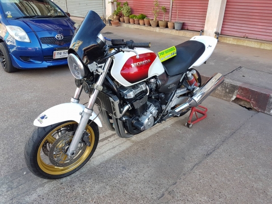 ขายแลกเทิร์นคับ HONDA CB1300 ปี2000 ไฟหน้าโปรเจคเตอร์ ไฟท้ายLED แฮนด์แต่ง กันล้ม อินวอยส์ สรรพสามิตร ราคา 92500 บาท ส่งได้ทั่วไทยคับ สนใจติดต่อ 081-0578282 FACEBOOK ชาญณรงค์ ป๊อป ชัยอมฤต ไอดีไลน์ POPBIGBIKESAKON คับ สนใจรถสวย ถูก ดี ต้อง POP BIGBIKE SAKON