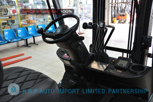 ขายรถโฟล์คลิฟท์มือสอง TOYOTA รุ่น 8FGL15-30983 นำเข้าจากประเทศญี่ปุ่น 100\% ไม่เคยใช้งานในไทย