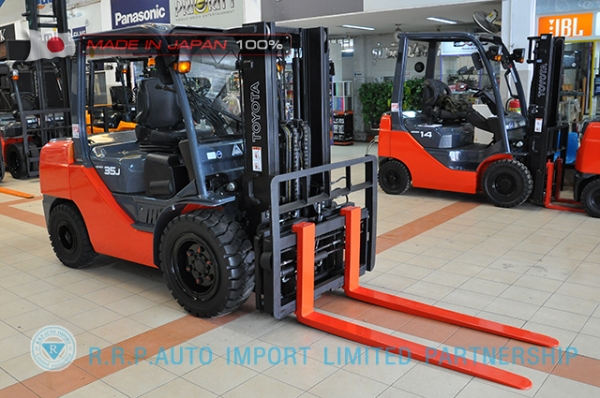 รถโฟล์คลิฟท์พร้อมขาย TOYOTA รุ่น  8FD35-10483 นำเข้าจากประเทศญี่ปุ่น 100\% ไม่เคยใช้งานในไทย