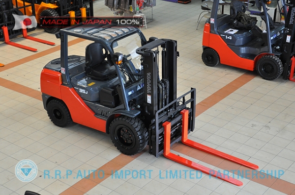 รถโฟล์คลิฟท์พร้อมขาย TOYOTA รุ่น  8FD35-10483 นำเข้าจากประเทศญี่ปุ่น 100\% ไม่เคยใช้งานในไทย