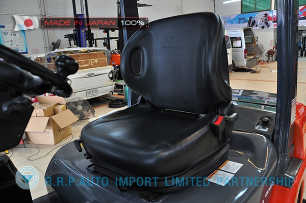 รถโฟล์คลิฟท์พร้อมขาย TOYOTA รุ่น  8FD35-10483 นำเข้าจากประเทศญี่ปุ่น 100\% ไม่เคยใช้งานในไทย