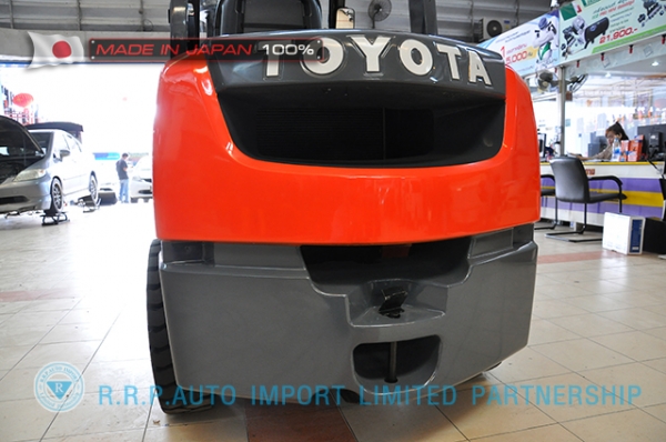 รถโฟล์คลิฟท์พร้อมขาย TOYOTA รุ่น  8FD35-10483 นำเข้าจากประเทศญี่ปุ่น 100\% ไม่เคยใช้งานในไทย