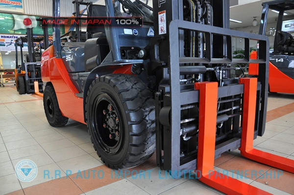 รถโฟล์คลิฟท์พร้อมขาย TOYOTA รุ่น  8FD35-10483 นำเข้าจากประเทศญี่ปุ่น 100\% ไม่เคยใช้งานในไทย