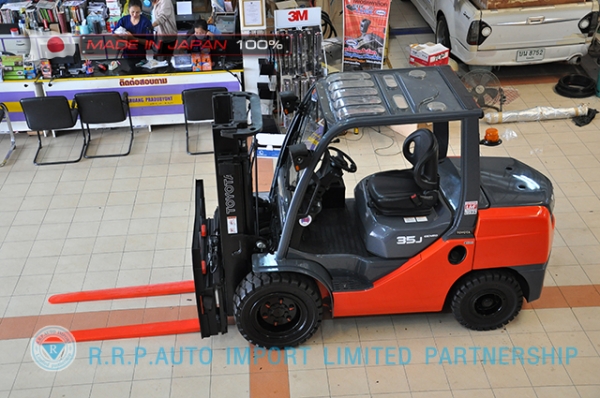 รถโฟล์คลิฟท์พร้อมขาย TOYOTA รุ่น  8FD35-10483 นำเข้าจากประเทศญี่ปุ่น 100\% ไม่เคยใช้งานในไทย