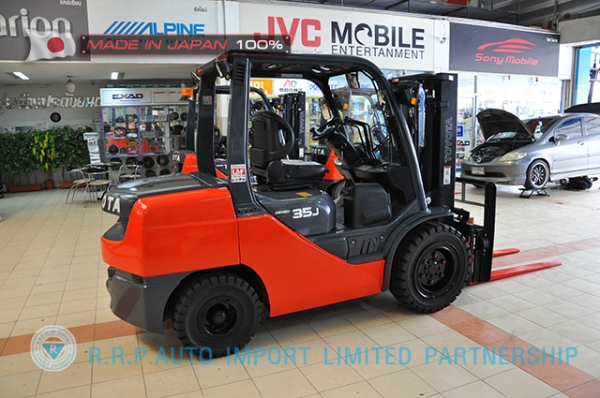 รถโฟล์คลิฟท์พร้อมขาย TOYOTA รุ่น  8FD35-10483 นำเข้าจากประเทศญี่ปุ่น 100\% ไม่เคยใช้งานในไทย
