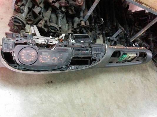 ดีเคเซียงกง 0825417914 คอนโซลหรือเรือนไมล์ รถบรรทุกอีซูซุเด้กก้า