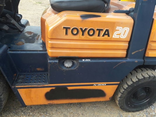 ขายรถยก TOYOTA 5FG20 เครื่องเบนซิน 5k เสาสูง 3 เมตร ยกได้ 2 ตัน เกียร์ธรรมดา รถนอกนำเข้า ติดต่อ 98-7962549