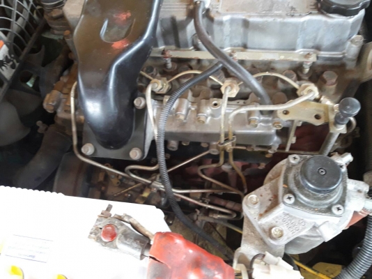 ขายรถยก MITSUBISHI  FD20 เครื่องดีเซล S45 เกียร์ธรรมดา ยางตันหน้าหลัง เสาสูง 3 เมตร ยกได้ 2 ตัน ติดต่อ 098-7962549