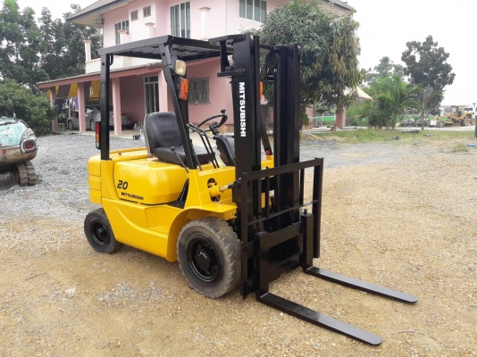 ขายรถยก MITSUBISHI  FD20 เครื่องดีเซล S45 เกียร์ธรรมดา ยางตันหน้าหลัง เสาสูง 3 เมตร ยกได้ 2 ตัน ติดต่อ 098-7962549