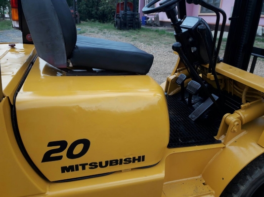 ขายรถยก MITSUBISHI  FD20 เครื่องดีเซล S45 เกียร์ธรรมดา ยางตันหน้าหลัง เสาสูง 3 เมตร ยกได้ 2 ตัน ติดต่อ 098-7962549