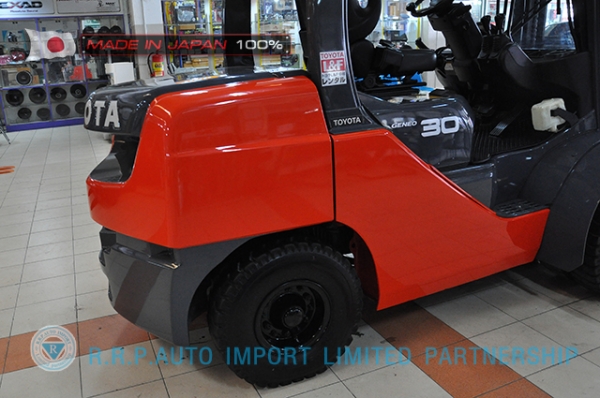 ขายรถโฟล์คลิฟท์มือสอง TOYOTA รุ่น 8FDJ30-13603 นำเข้าจากประเทศญี่ปุ่น 100\% ไม่เคยใช้งานในไทย