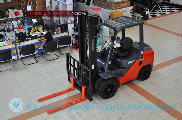 ขายรถโฟล์คลิฟท์มือสอง TOYOTA รุ่น 8FDJ30-13603 นำเข้าจากประเทศญี่ปุ่น 100\% ไม่เคยใช้งานในไทย