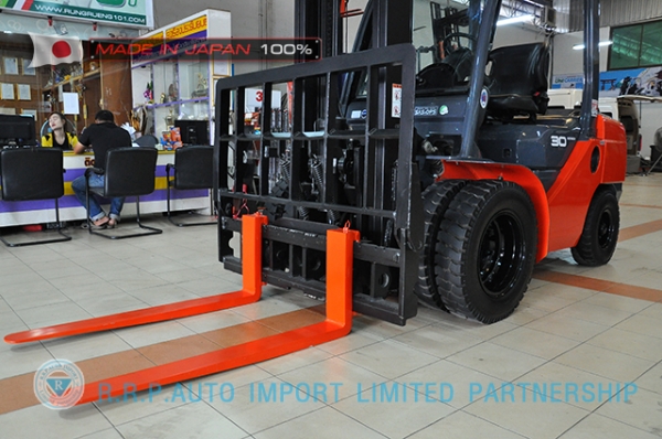 ขายรถโฟล์คลิฟท์มือสอง TOYOTA รุ่น 8FDJ30-13603 นำเข้าจากประเทศญี่ปุ่น 100\% ไม่เคยใช้งานในไทย