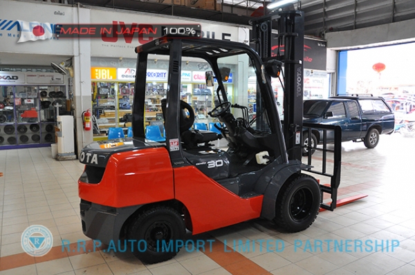 ขายรถโฟล์คลิฟท์มือสอง TOYOTA รุ่น 8FDJ30-13603 นำเข้าจากประเทศญี่ปุ่น 100\% ไม่เคยใช้งานในไทย