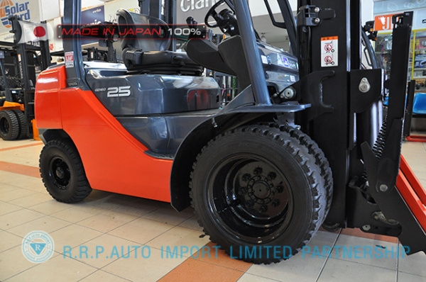 รถโฟล์คลิฟท์พร้อมขาย TOYOTA รุ่น  8FD25-11301 นำเข้าจากประเทศญี่ปุ่น 100\% ไม่เคยใช้งานในไทย