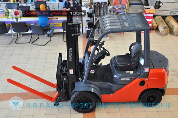 รถโฟล์คลิฟท์พร้อมขาย TOYOTA รุ่น  8FD25-11301 นำเข้าจากประเทศญี่ปุ่น 100\% ไม่เคยใช้งานในไทย