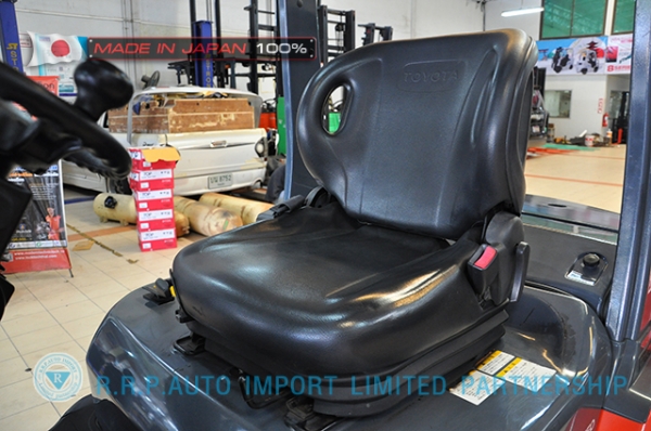 รถโฟล์คลิฟท์พร้อมขาย TOYOTA รุ่น  8FD25-11301 นำเข้าจากประเทศญี่ปุ่น 100\% ไม่เคยใช้งานในไทย