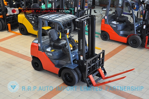 รถโฟล์คลิฟท์พร้อมขาย TOYOTA รุ่น  8FD25-11301 นำเข้าจากประเทศญี่ปุ่น 100\% ไม่เคยใช้งานในไทย