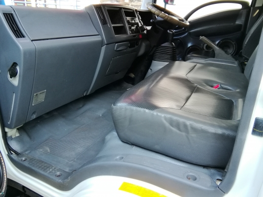 6 ล้อกลาง *Euro.3* ISUZU NQR 175 แรงม้า *คอมมอนเรว* ยาว 5.60 ม.* รถสวยเดิม+สวยจริง * รถห้างแท้ * มีเล่มพร้อมโอน *