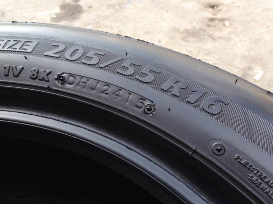 ยาง Bridgstone 205-55-16 ปี 15 ครบชุด 4 เส้น 3500 สภาพสวยๆไม่มีปะไม่บวมไม่กินข้าง ดอกยางเหลือเยอะเอาไปวิ่งกันใด้อีกยาวค่ะ