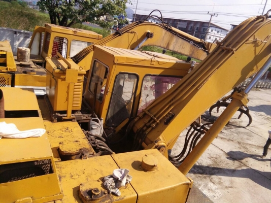 ขายรถแบคโฮ.KOMATSU PC200-2 รถสะภาพดี พร้อมใช้  ติดหัวกระแทก  ช่วงล้างดี เอวแน้น มูมฮาร์มสวย สีสวย ภายในสวย ราคา.600000 สนใจรีบจองด่วน โทร ID 081-3531946 ต่อ.บางนา รถอยู่สระบุรี